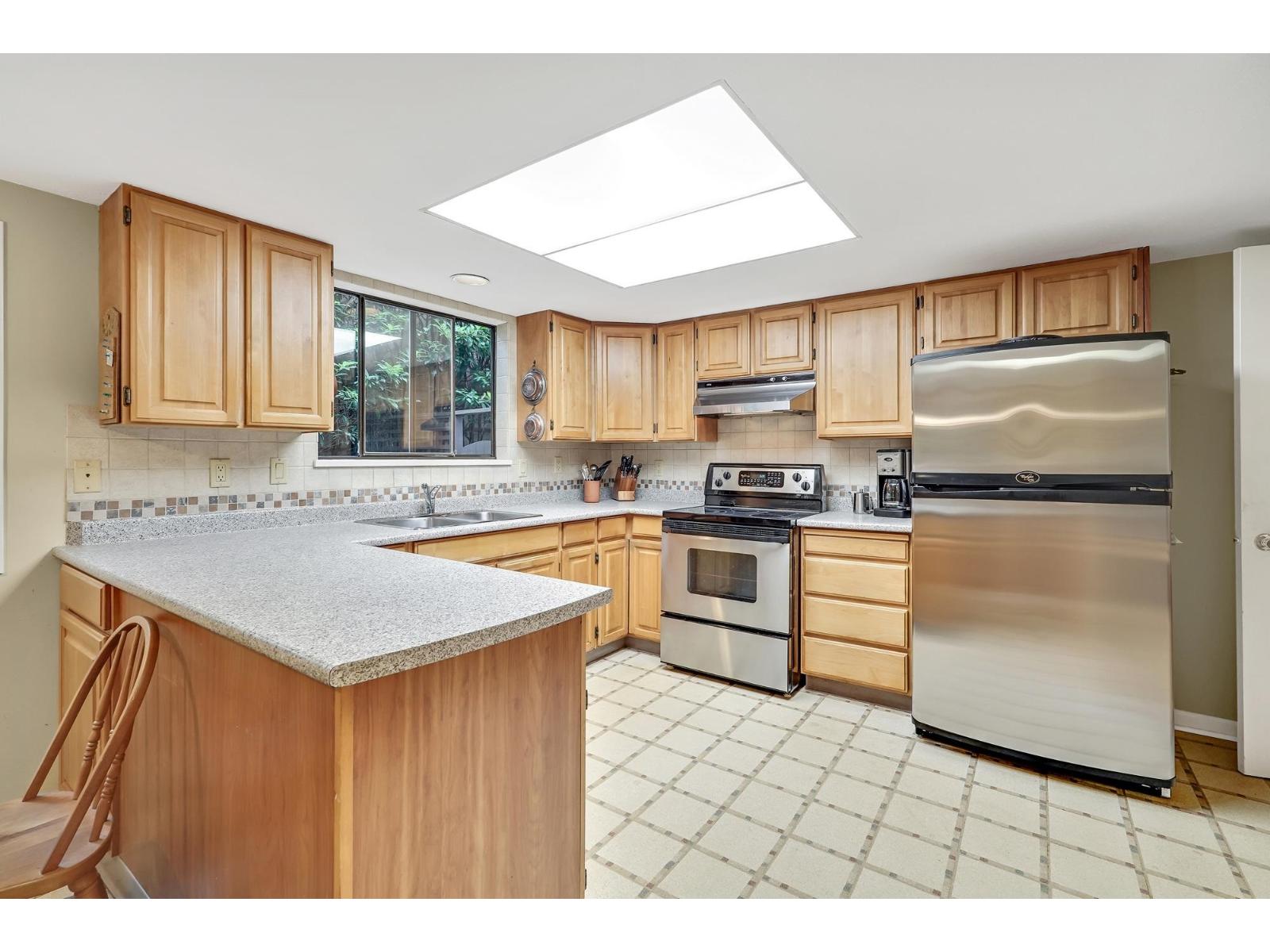 Photo 10 of 103 12749 16 Avenue, Surrey BC