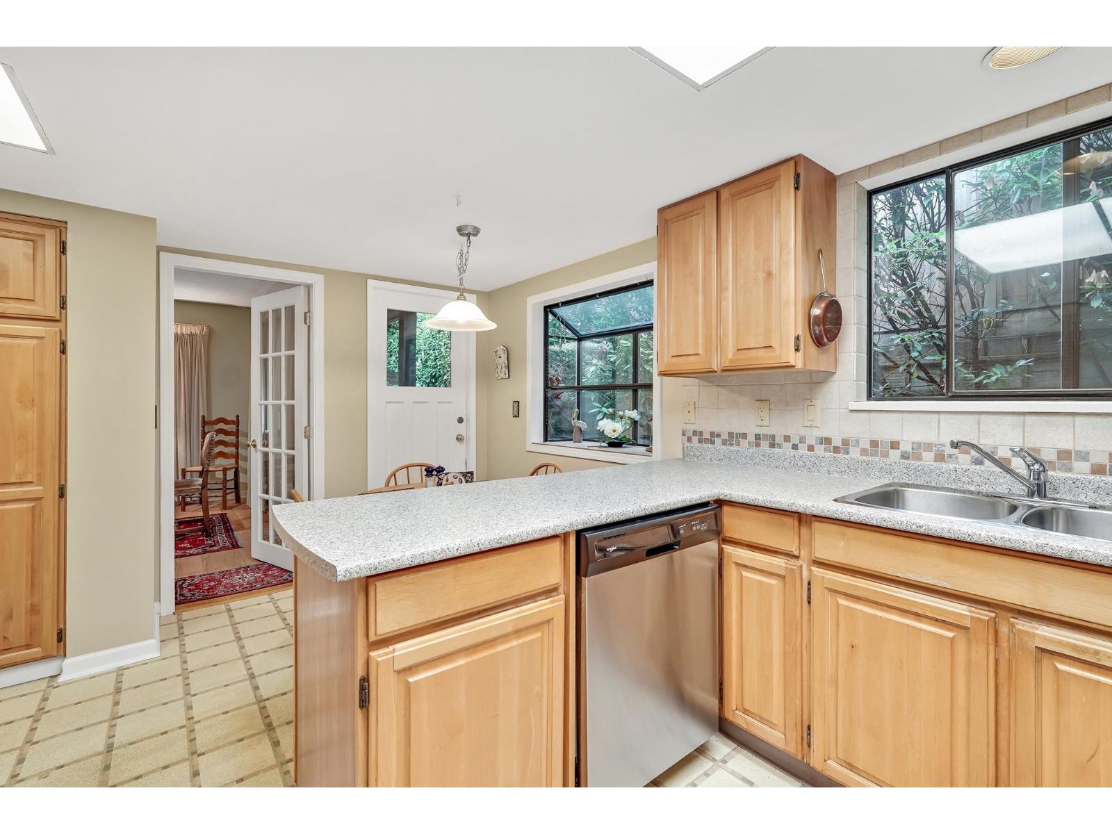 Photo 12 of 103 12749 16 Avenue, Surrey BC