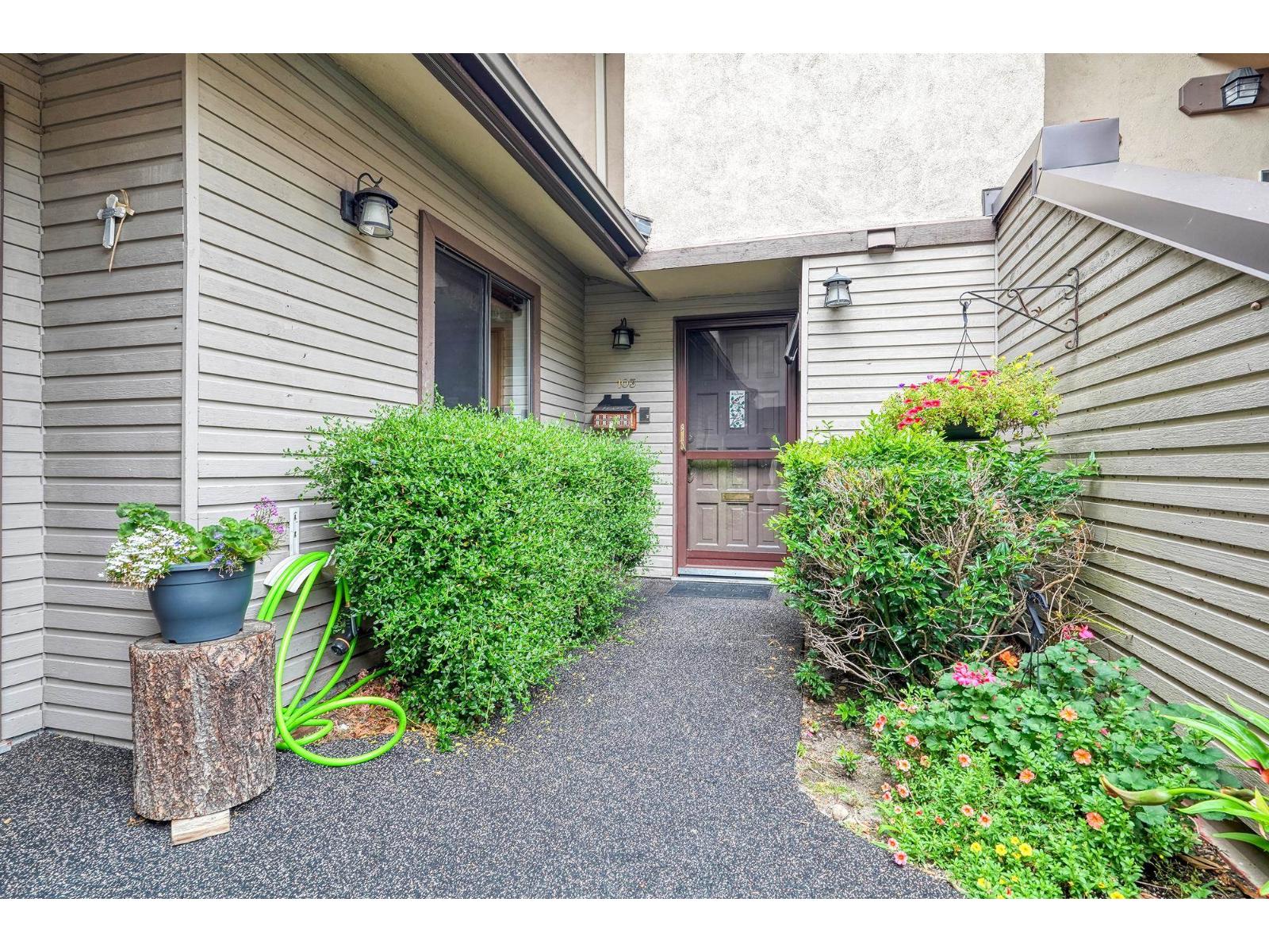 Photo 2 of 103 12749 16 Avenue, Surrey BC