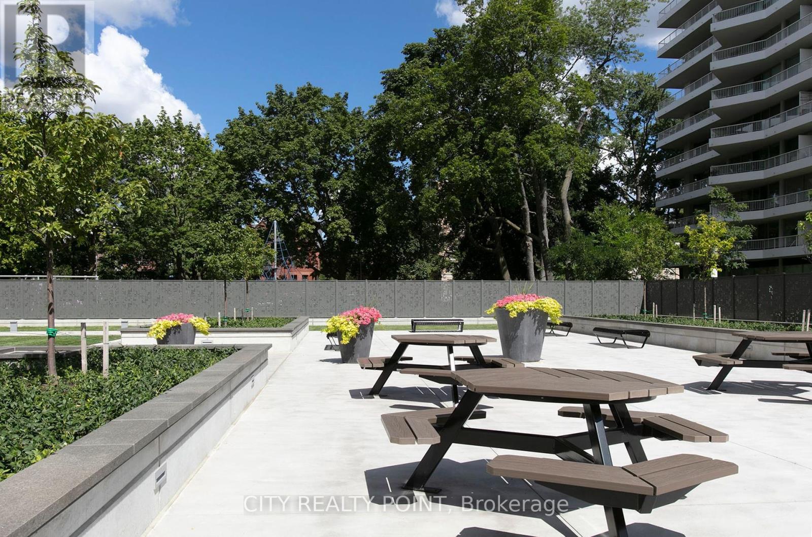 Photo 4 of 606 485 Huron Street, Toronto ON