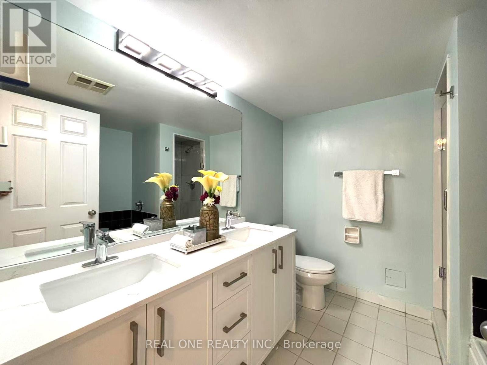 Photo 29 of 1012 711 Bay Street, Toronto ON