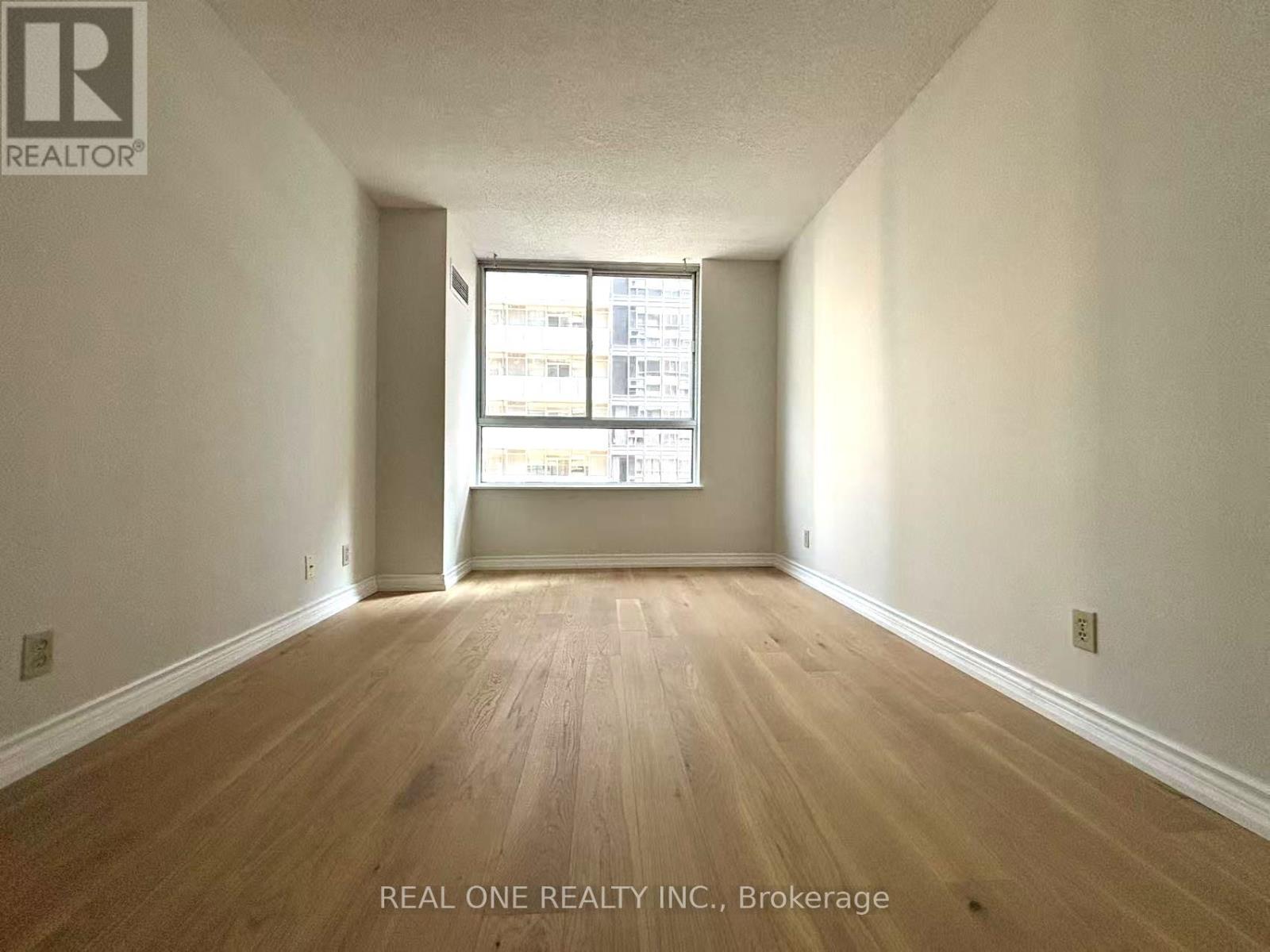 Photo 32 of 1012 711 Bay Street, Toronto ON