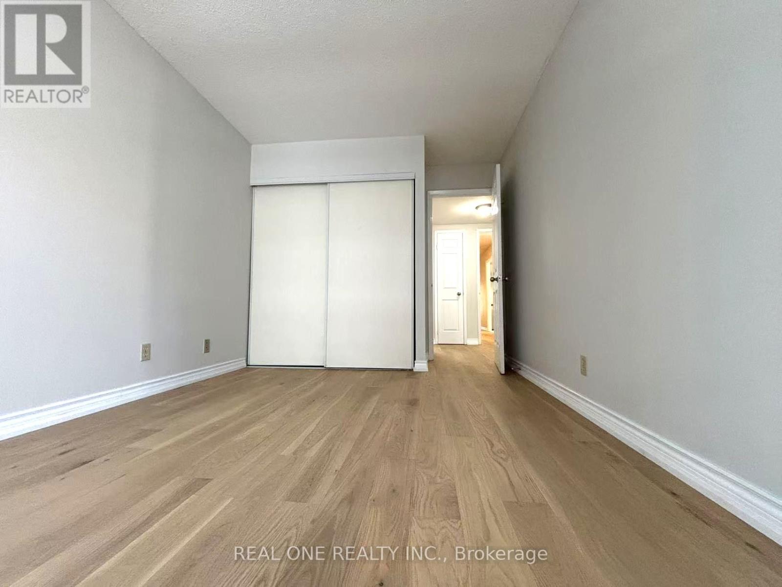 Photo 34 of 1012 711 Bay Street, Toronto ON