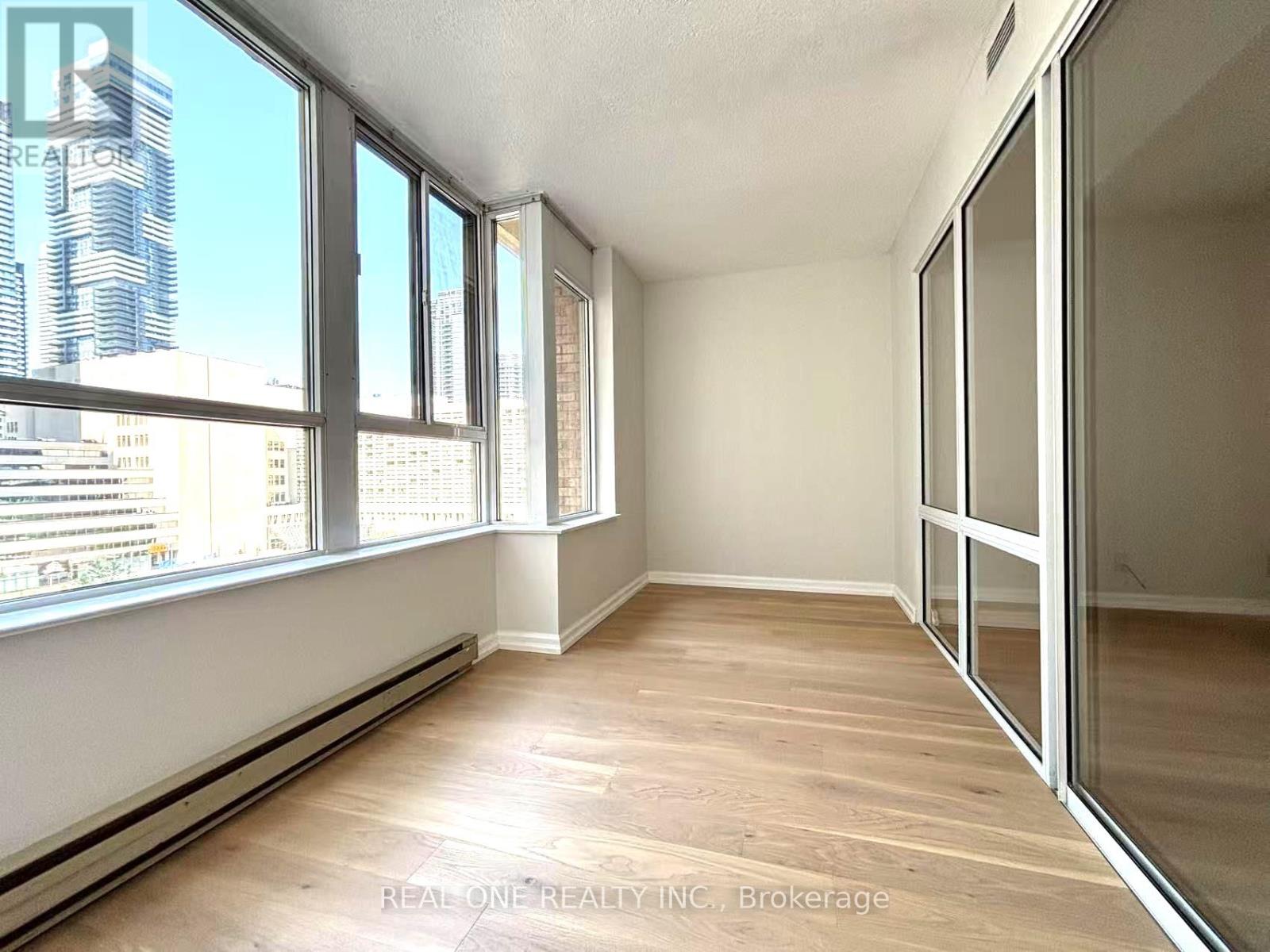 Photo 8 of 1012 711 Bay Street, Toronto ON