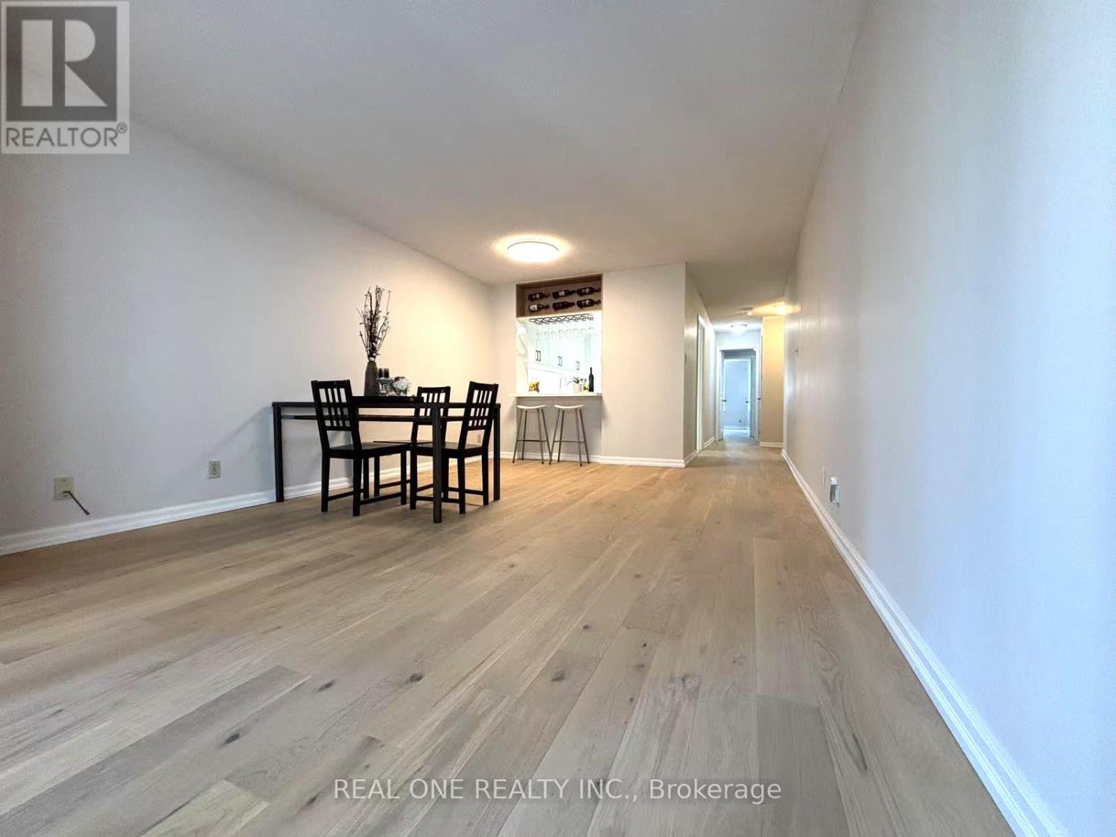 Photo 2 of 1012 711 Bay Street, Toronto ON