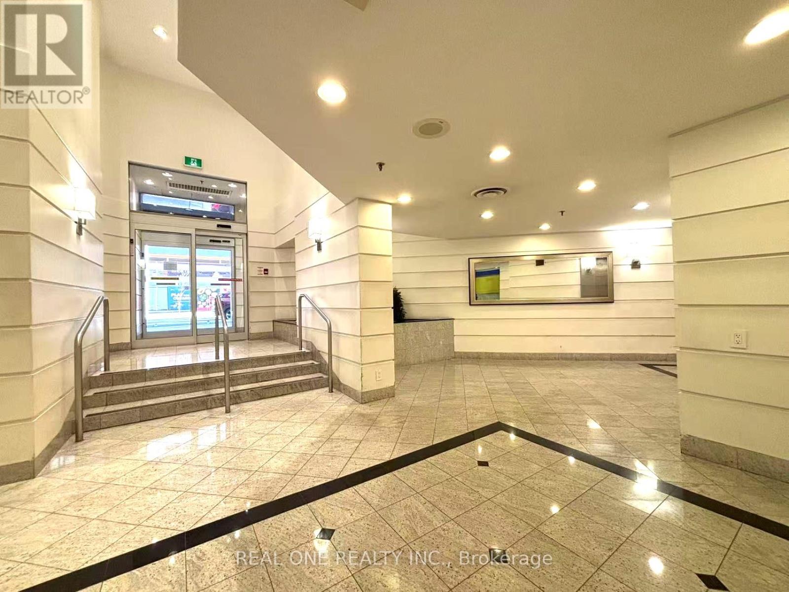 Photo 4 of 1012 711 Bay Street, Toronto ON