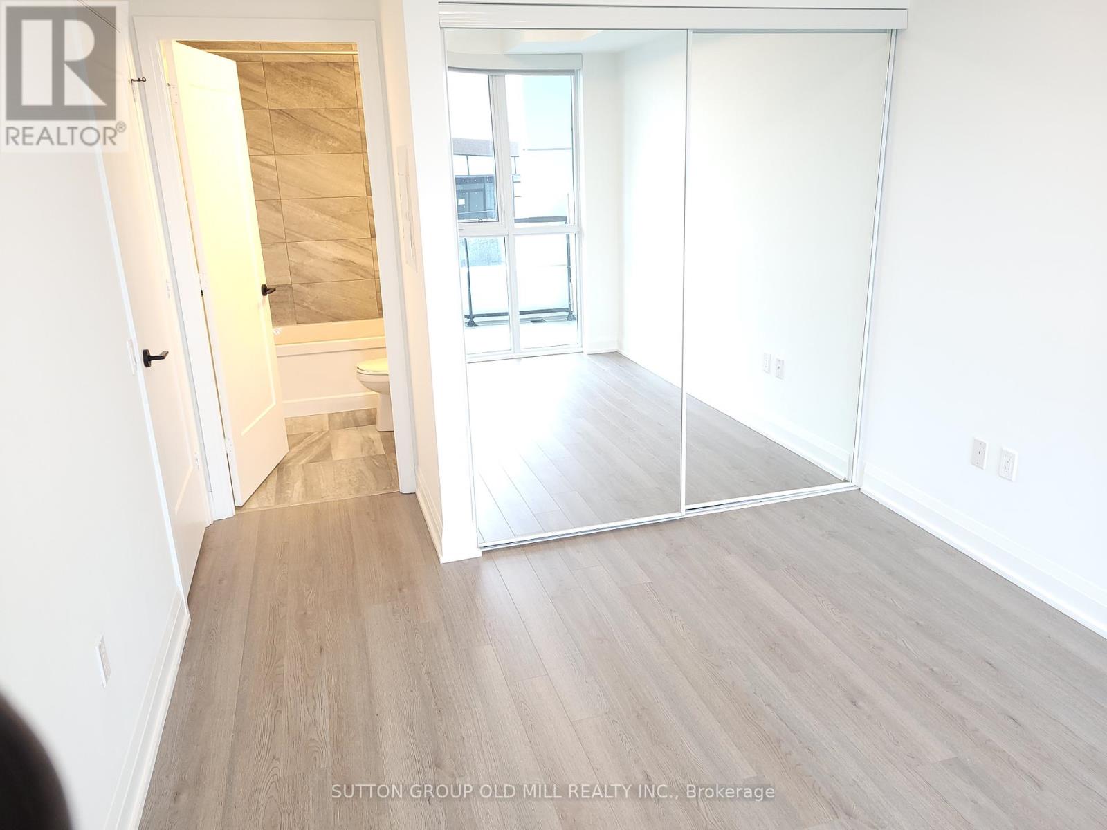 Photo 11 of 417 50 George Butchart Drive, Toronto ON