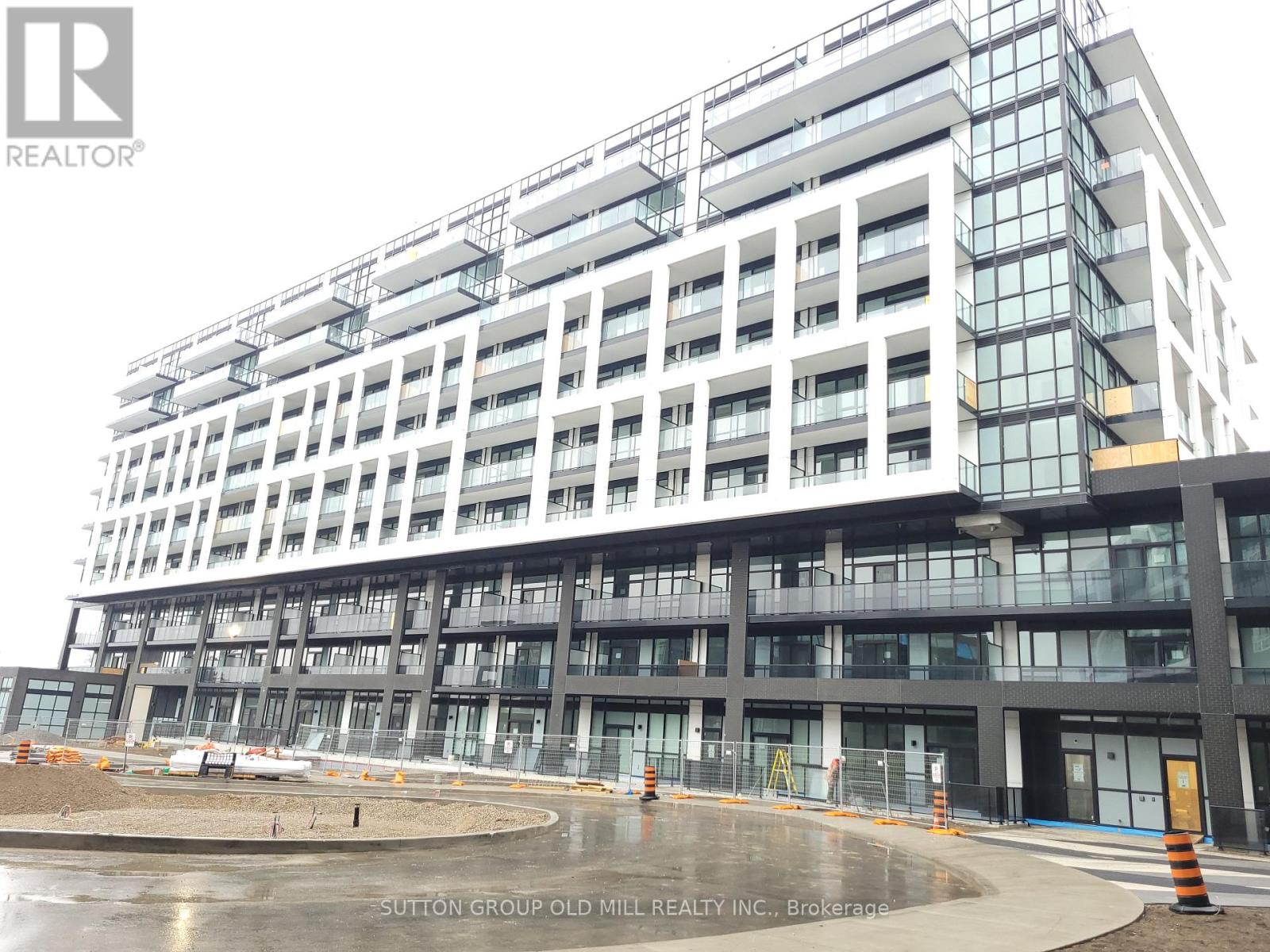 Photo 2 of 417 50 George Butchart Drive, Toronto ON
