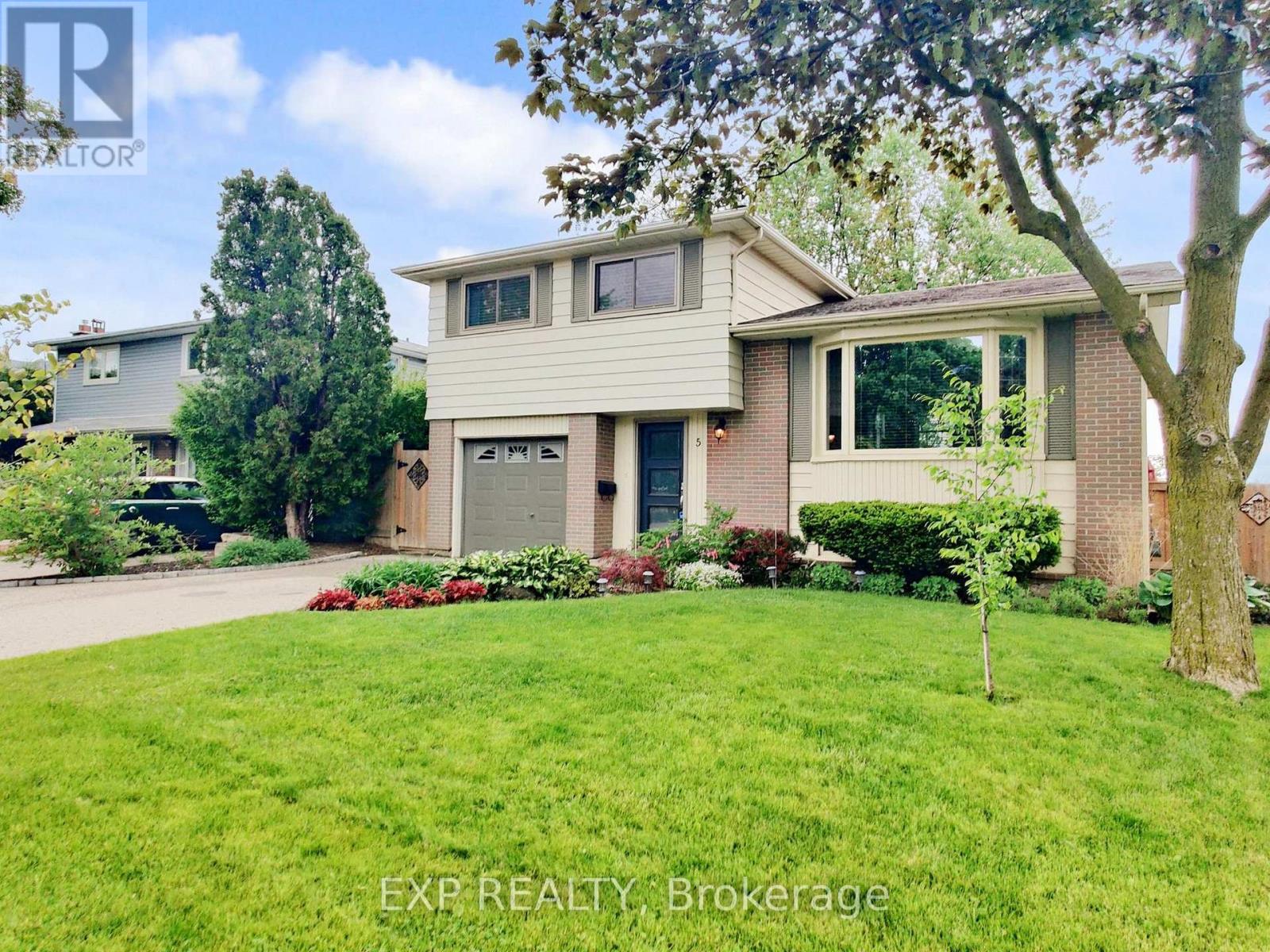 Photo 3 of 5 Lockton Crescent, Brampton ON