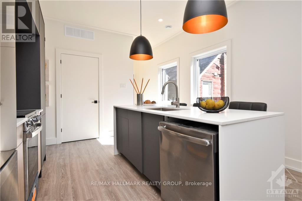 Photo 6 of 2 368 Chapel Street, Ottawa ON