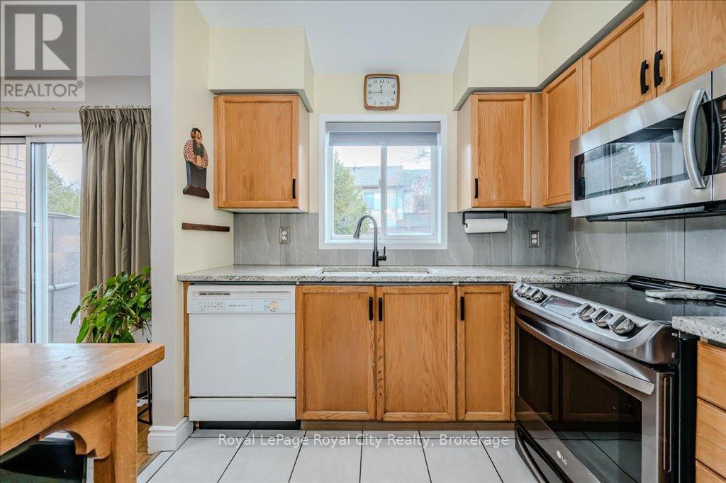 Photo 10 of 816 Village Green Boulevard, Mississauga ON