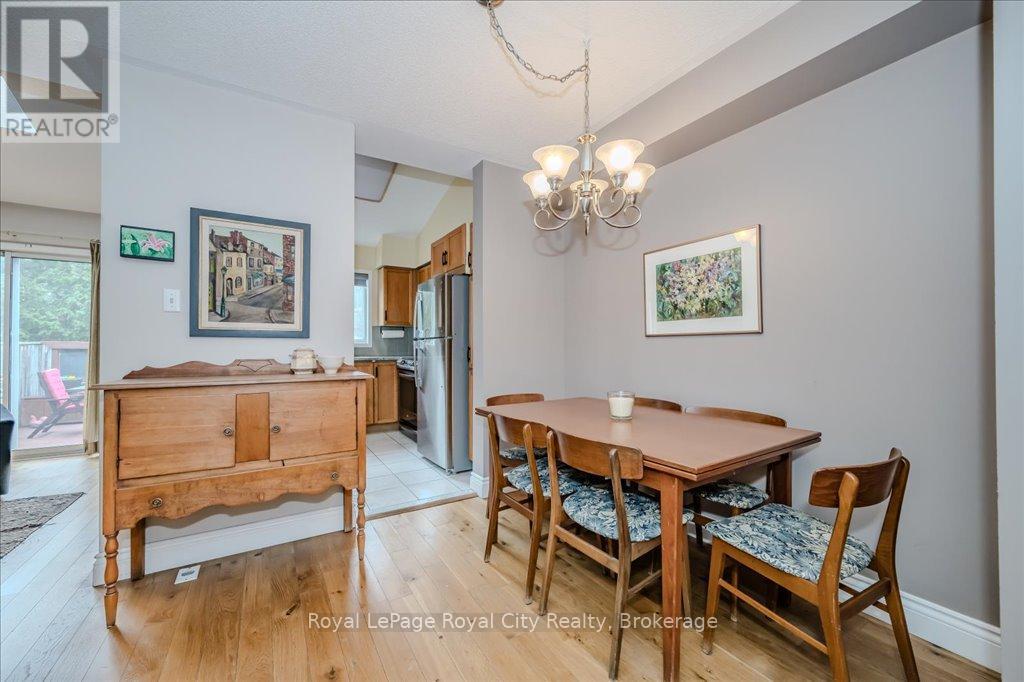 Photo 11 of 816 Village Green Boulevard, Mississauga ON