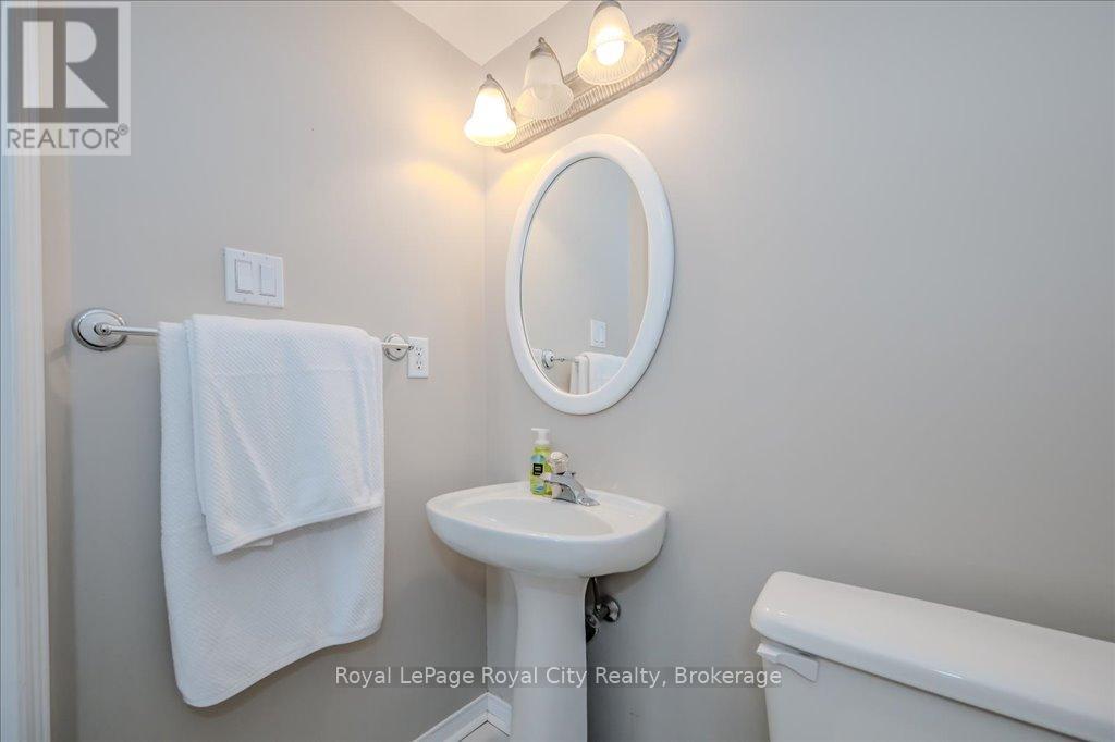 Photo 13 of 816 Village Green Boulevard, Mississauga ON
