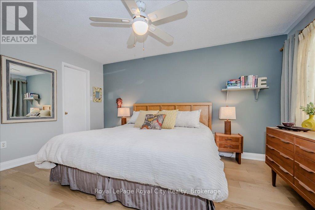 Photo 15 of 816 Village Green Boulevard, Mississauga ON