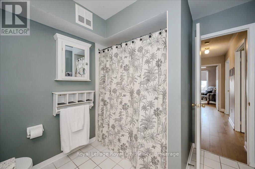 Photo 24 of 816 Village Green Boulevard, Mississauga ON