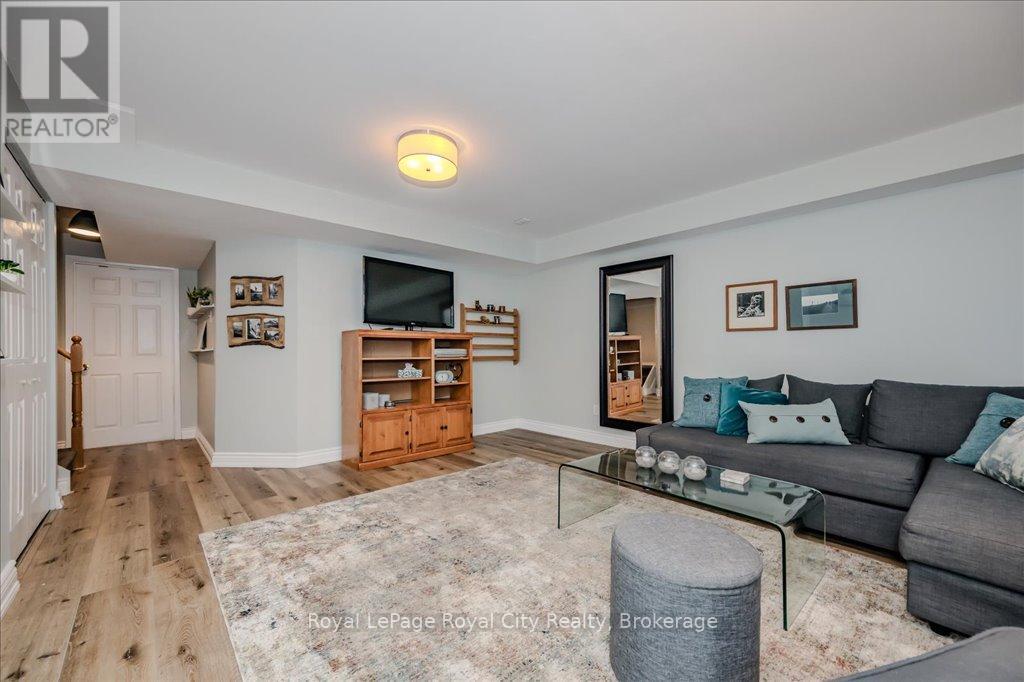 Photo 26 of 816 Village Green Boulevard, Mississauga ON