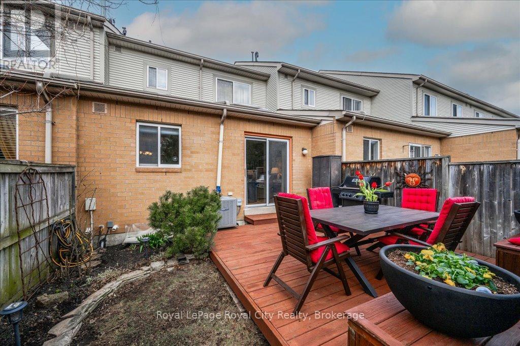 Photo 33 of 816 Village Green Boulevard, Mississauga ON