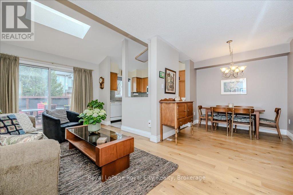 Photo 5 of 816 Village Green Boulevard, Mississauga ON