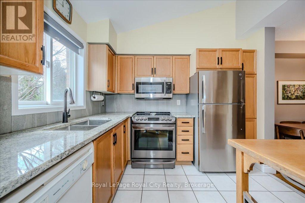 Photo 9 of 816 Village Green Boulevard, Mississauga ON