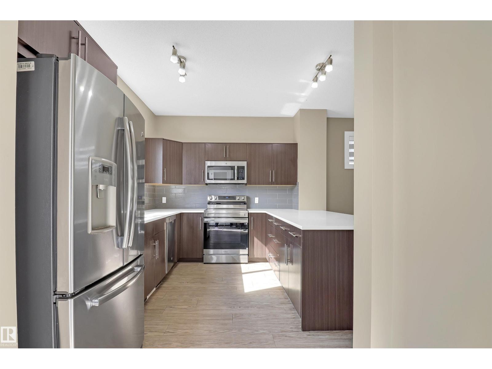 Photo 10 of 2126 24 St Nw, Edmonton AB