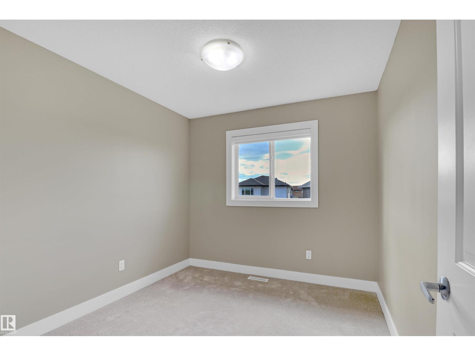 Photo 20 of 2126 24 St Nw, Edmonton AB