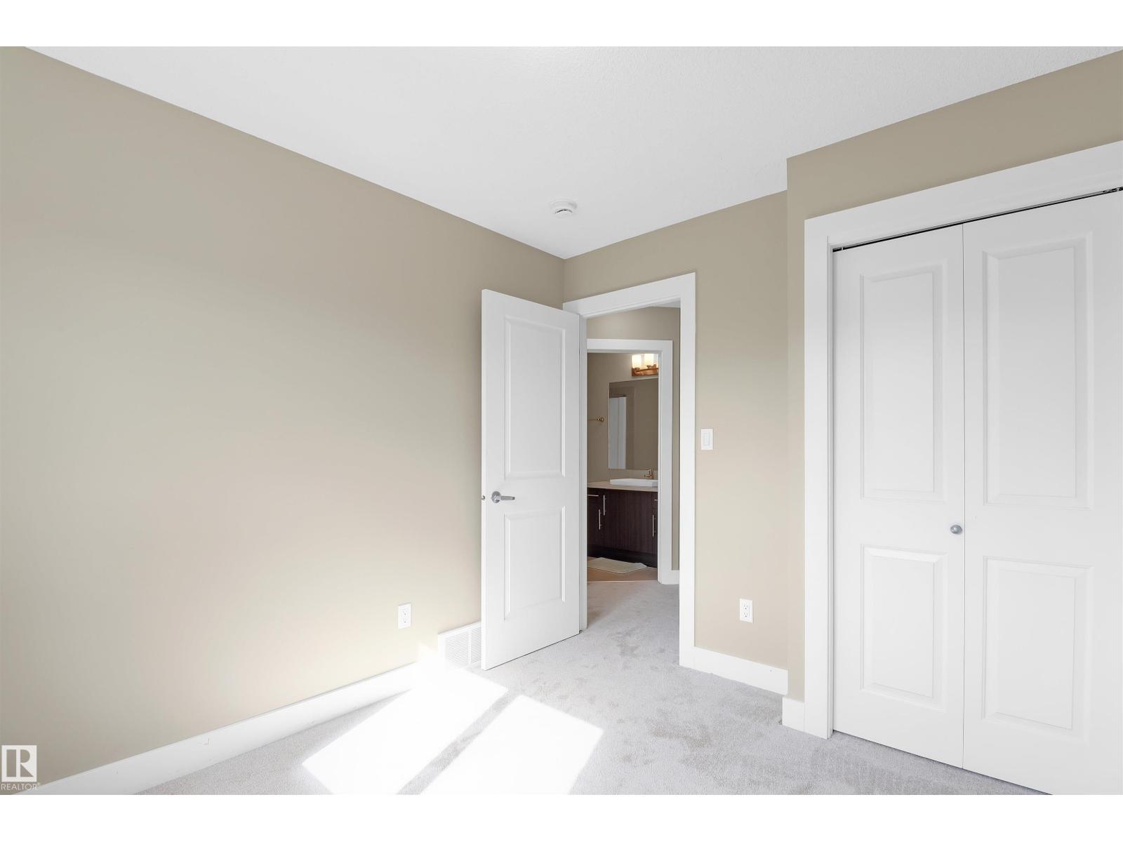 Photo 23 of 2126 24 St Nw, Edmonton AB