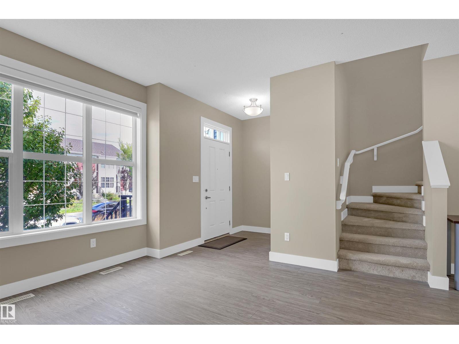 Photo 3 of 2126 24 St Nw, Edmonton AB
