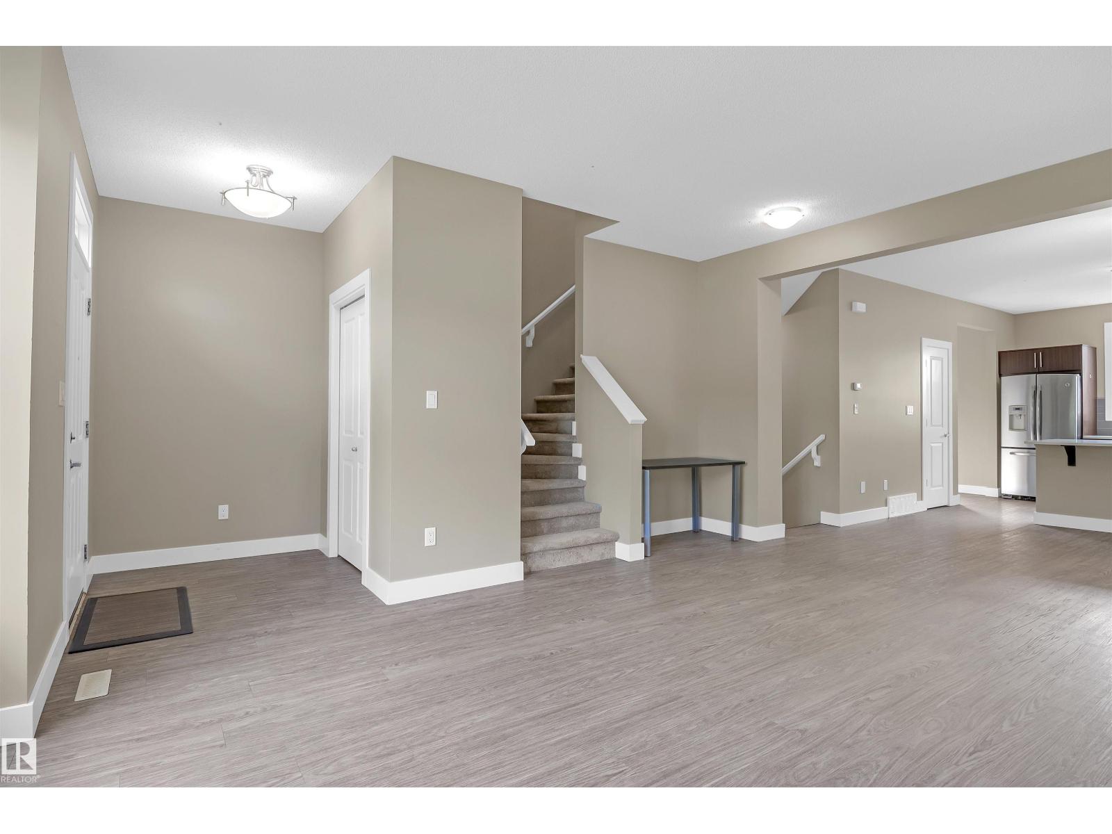 Photo 4 of 2126 24 St Nw, Edmonton AB