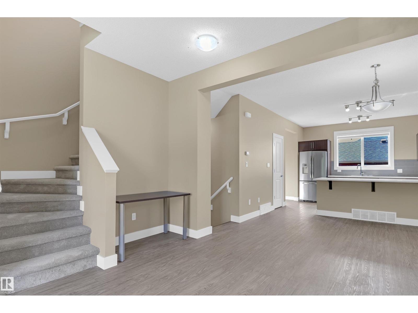 Photo 6 of 2126 24 St Nw, Edmonton AB