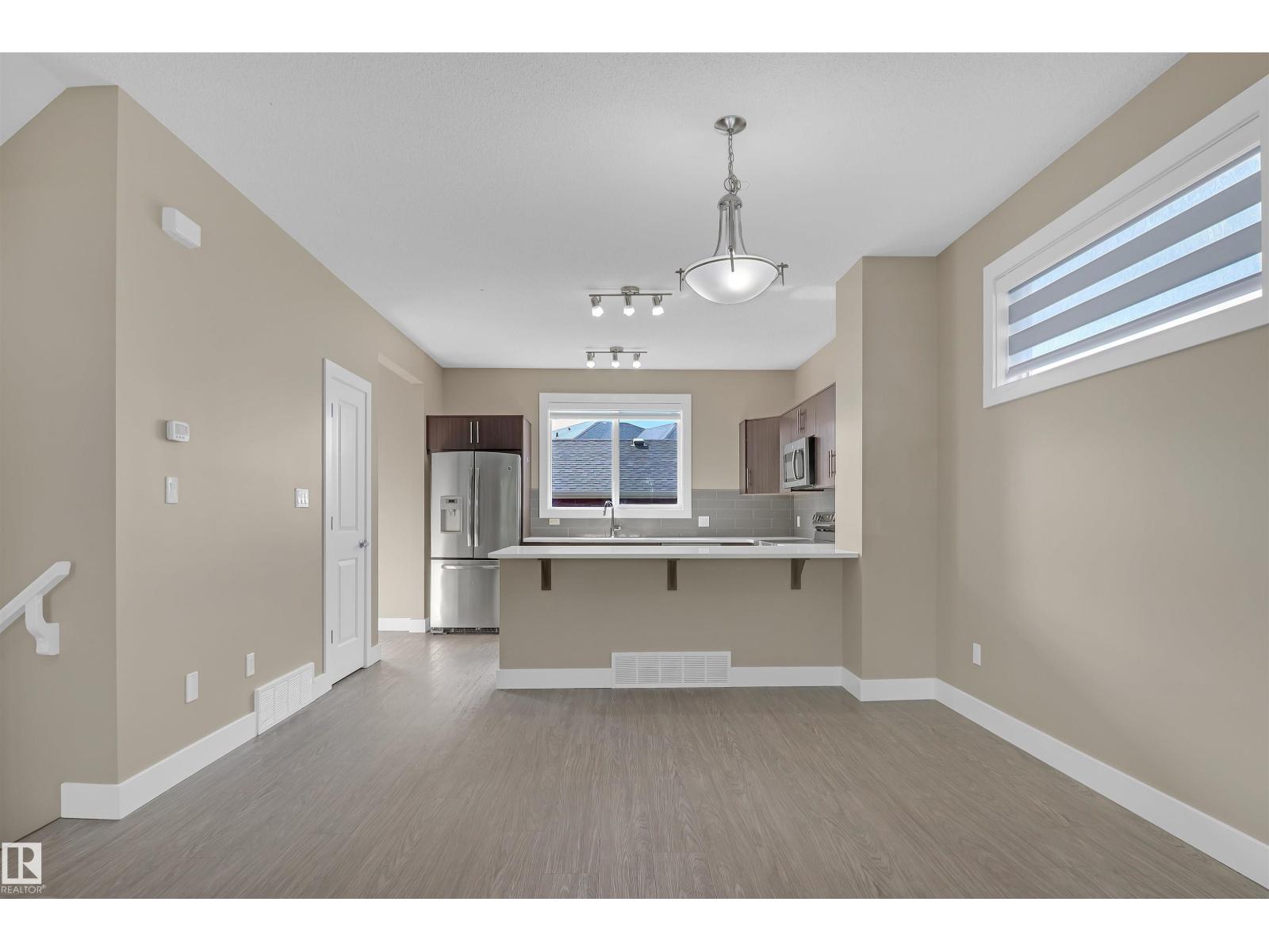 Photo 8 of 2126 24 St Nw, Edmonton AB