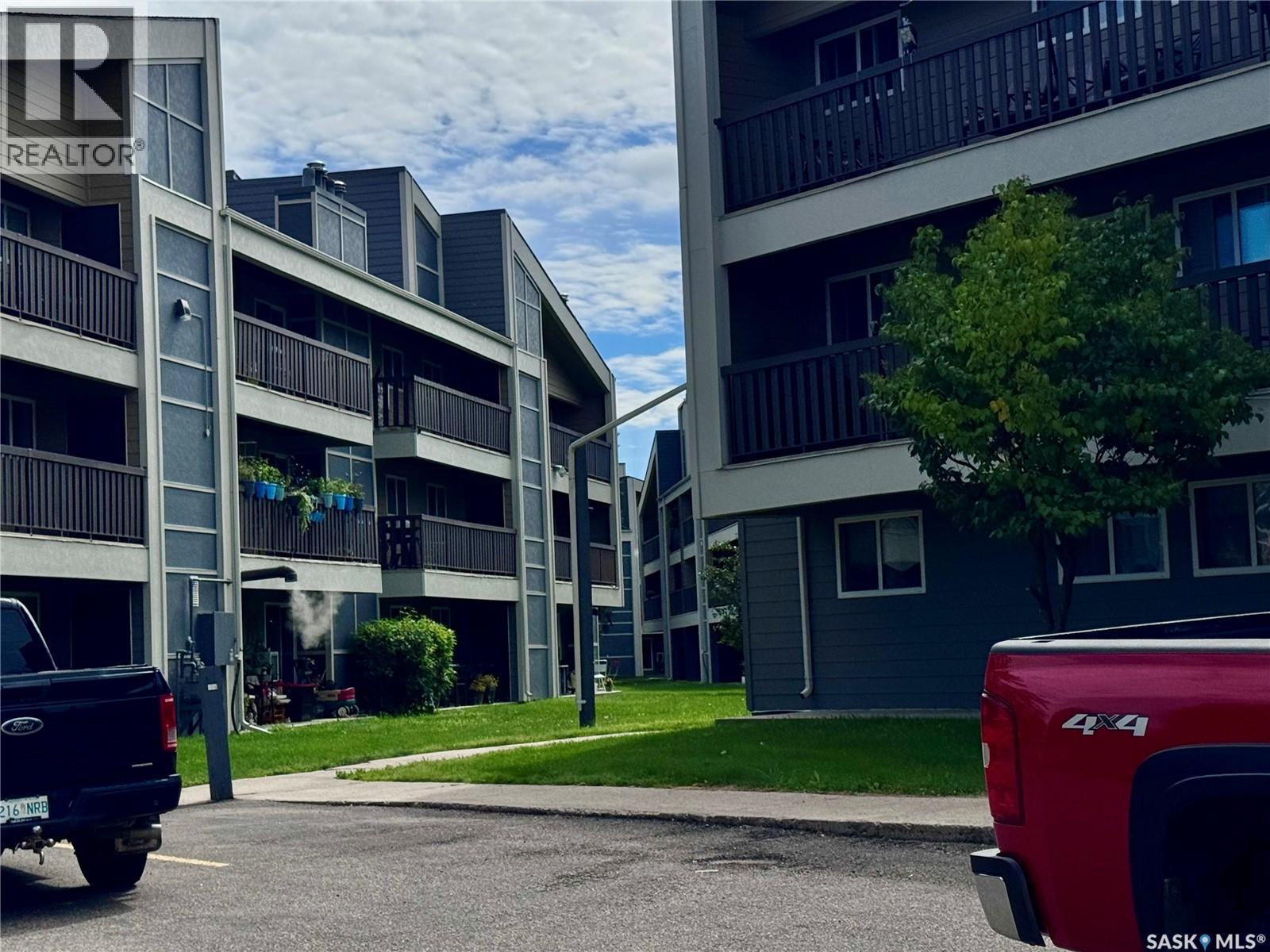 Photo 5 of 1221 425 115th Street E, Saskatoon SK