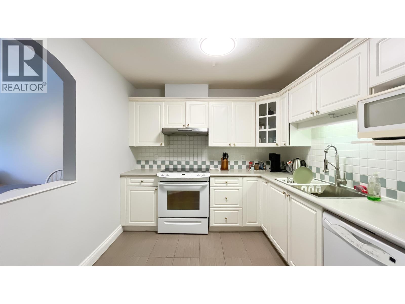 Photo 12 of 308 5735 Hampton Place, Vancouver BC
