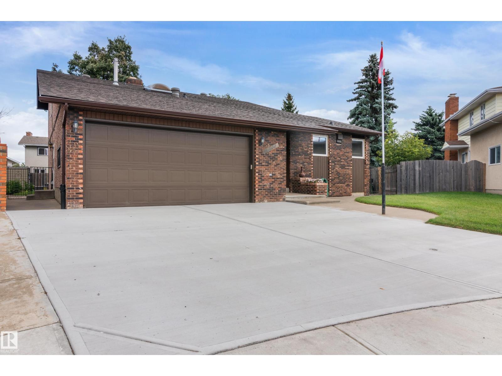 Photo 1 of 16737 110 St Nw, Edmonton AB