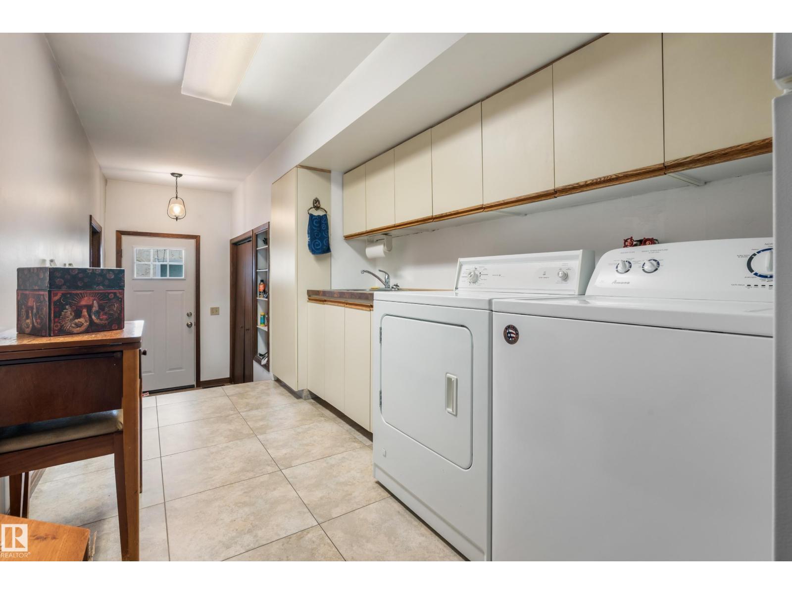 Photo 14 of 16737 110 St Nw, Edmonton AB