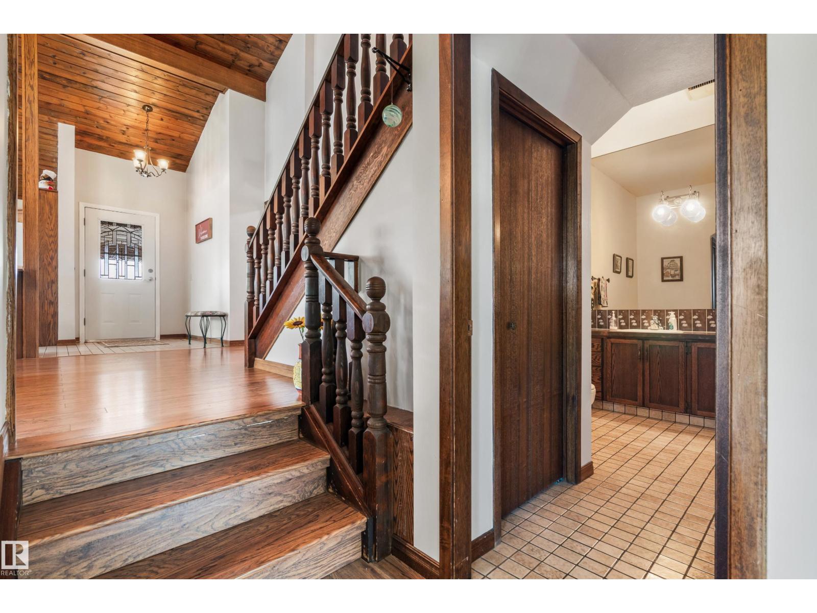 Photo 15 of 16737 110 St Nw, Edmonton AB
