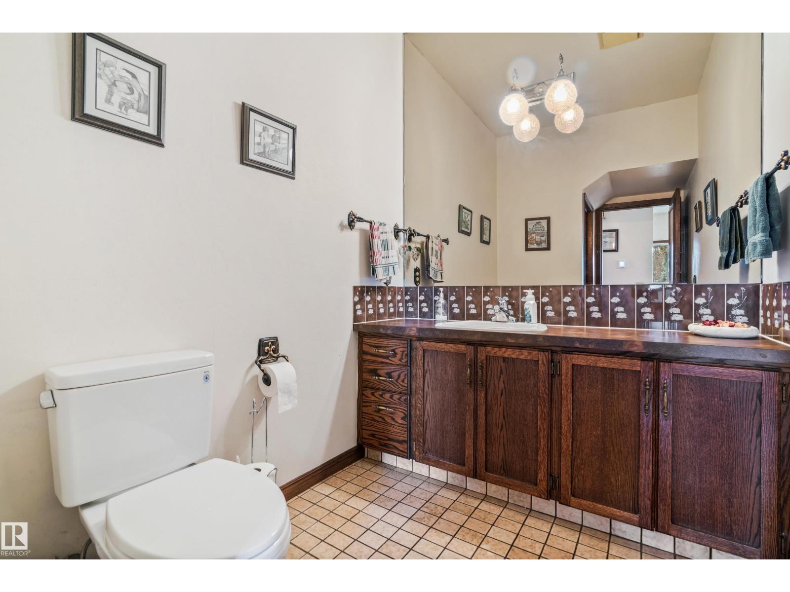 Photo 16 of 16737 110 St Nw, Edmonton AB