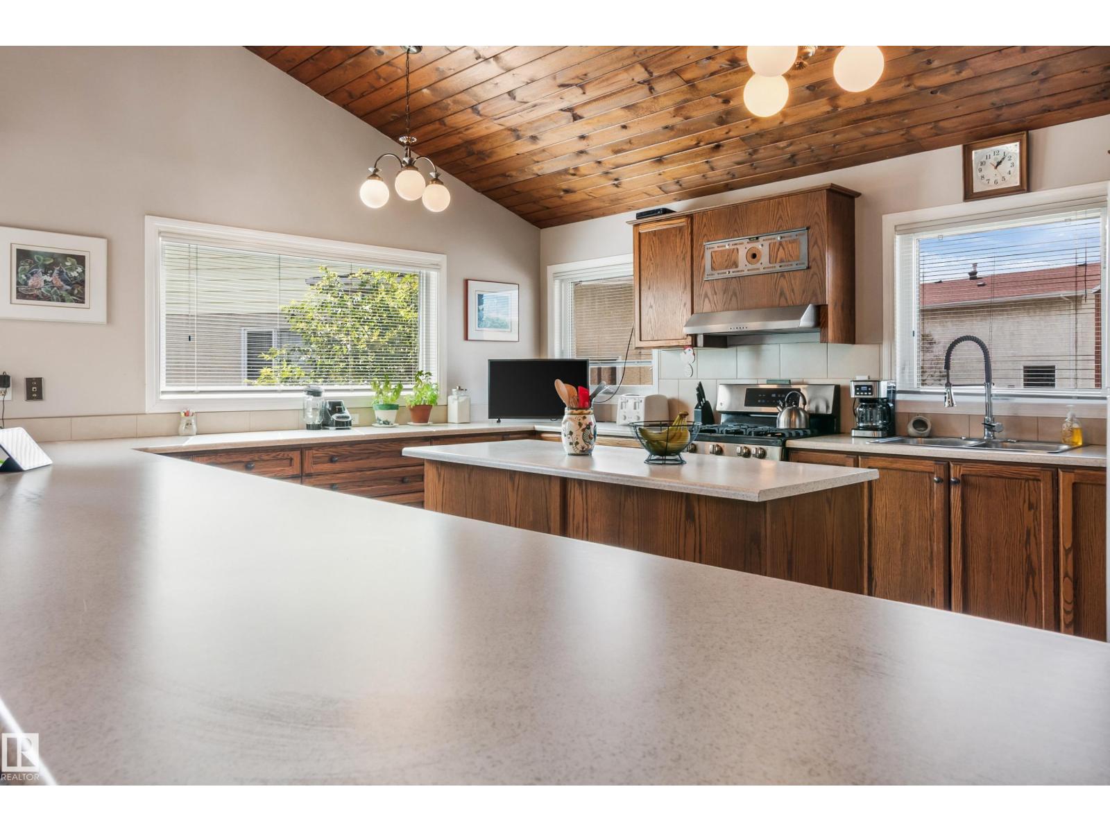 Photo 7 of 16737 110 St Nw, Edmonton AB
