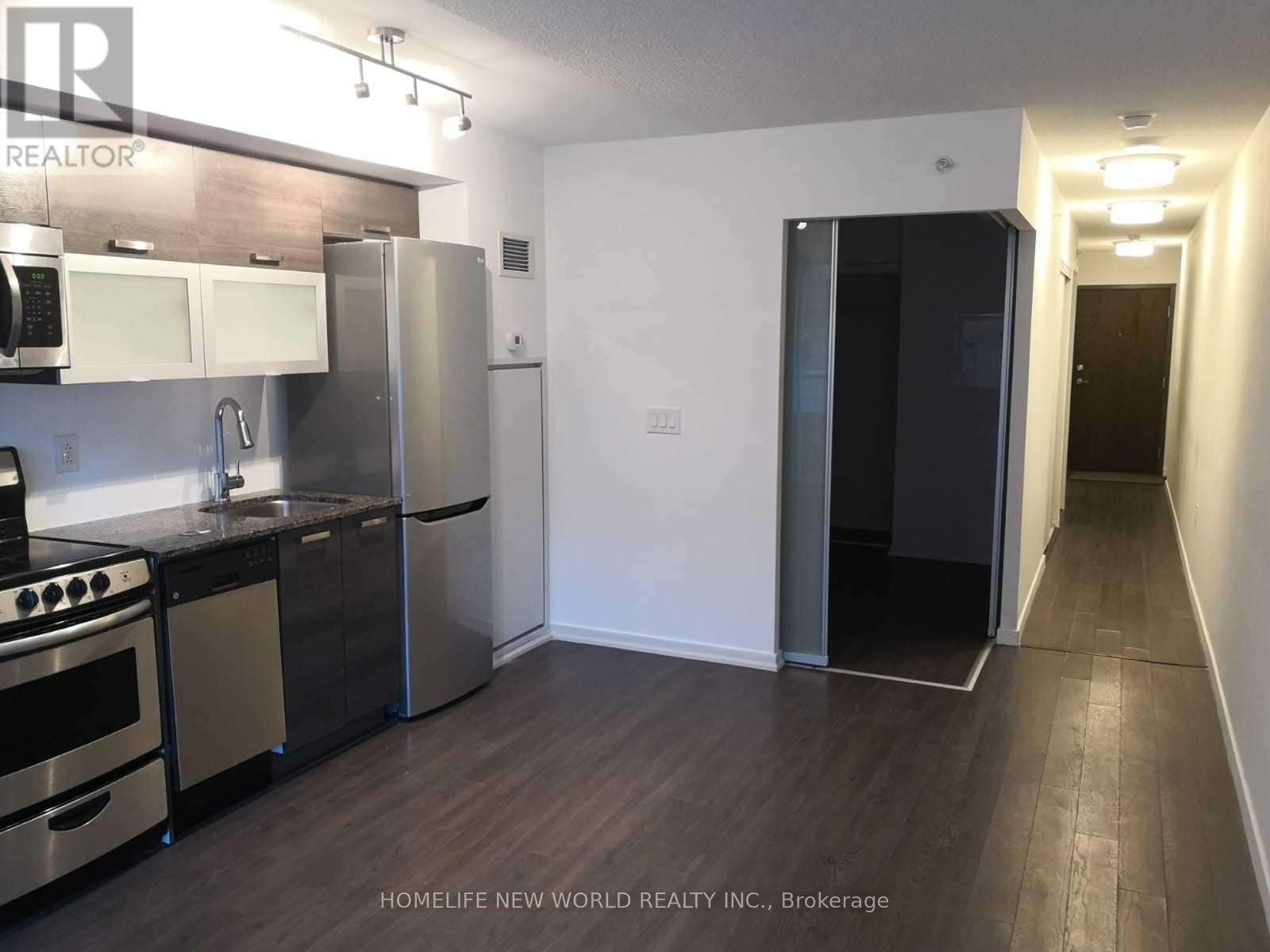 Photo 2 of 517 E 36 Lisgar Street, Toronto ON