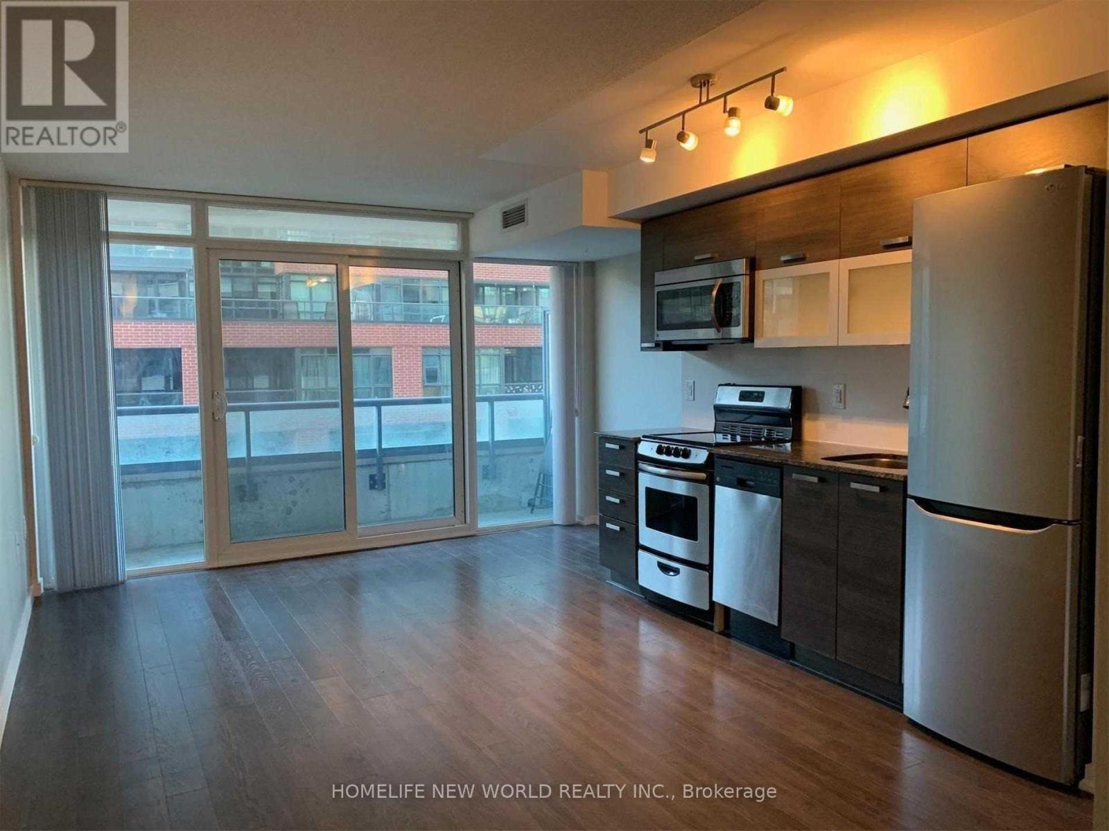 Photo 3 of 517 E 36 Lisgar Street, Toronto ON