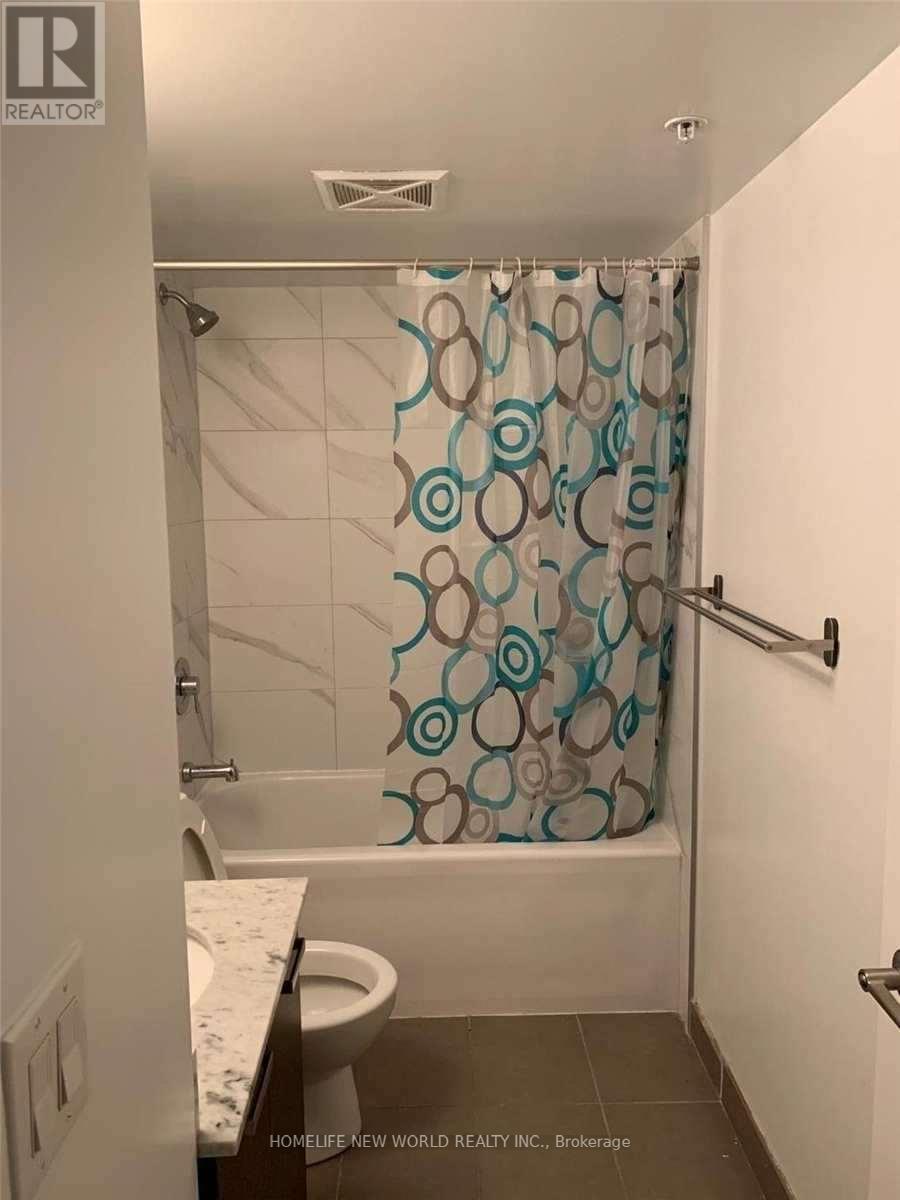 Photo 7 of 517 E 36 Lisgar Street, Toronto ON