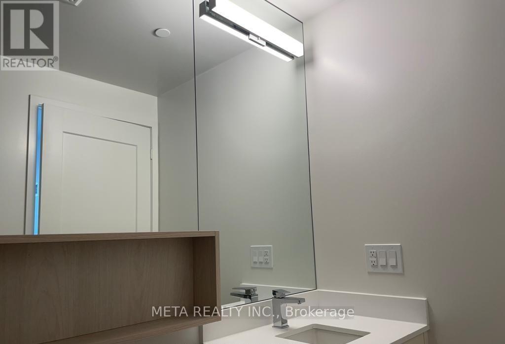 Photo 3 of 621 60 Princess Street, Toronto ON