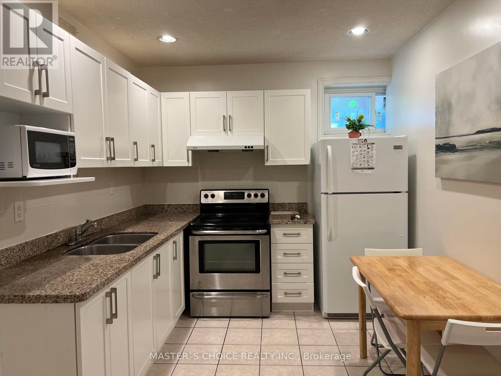 Photo 6 of Unit B 54 Cliffwood Road, Toronto ON