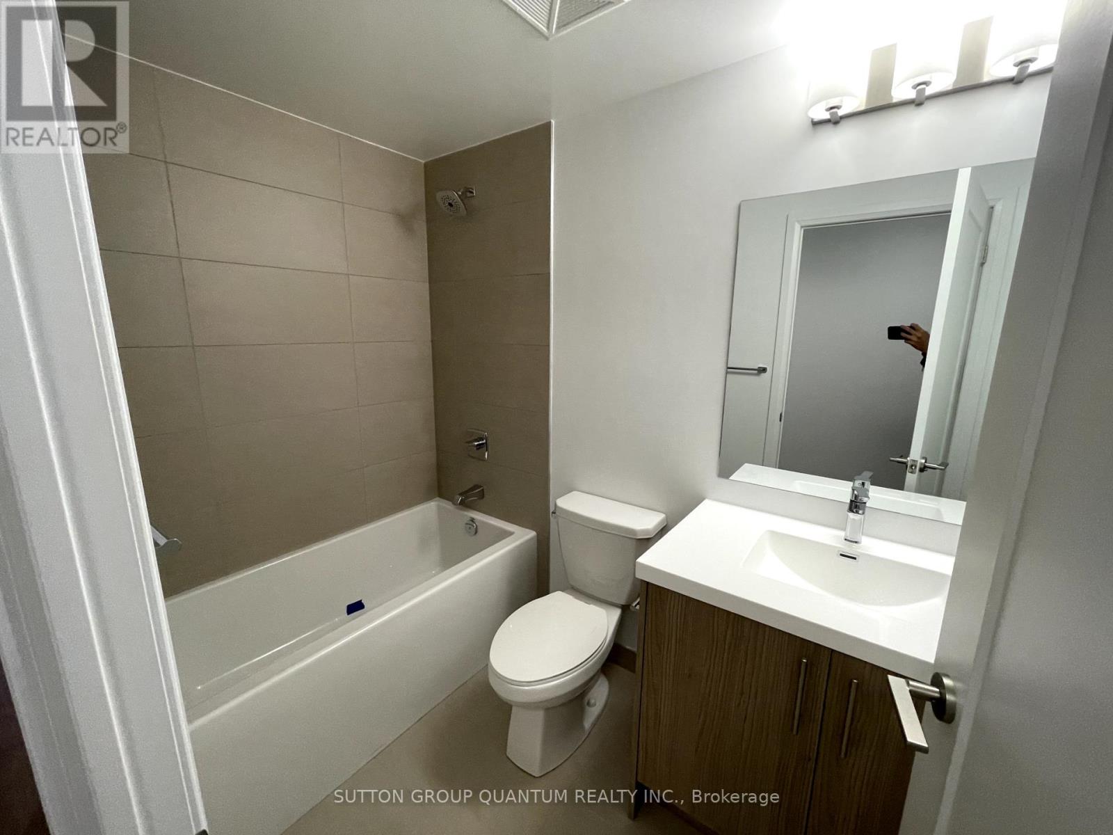 Photo 11 of 286 Main Street, Toronto ON