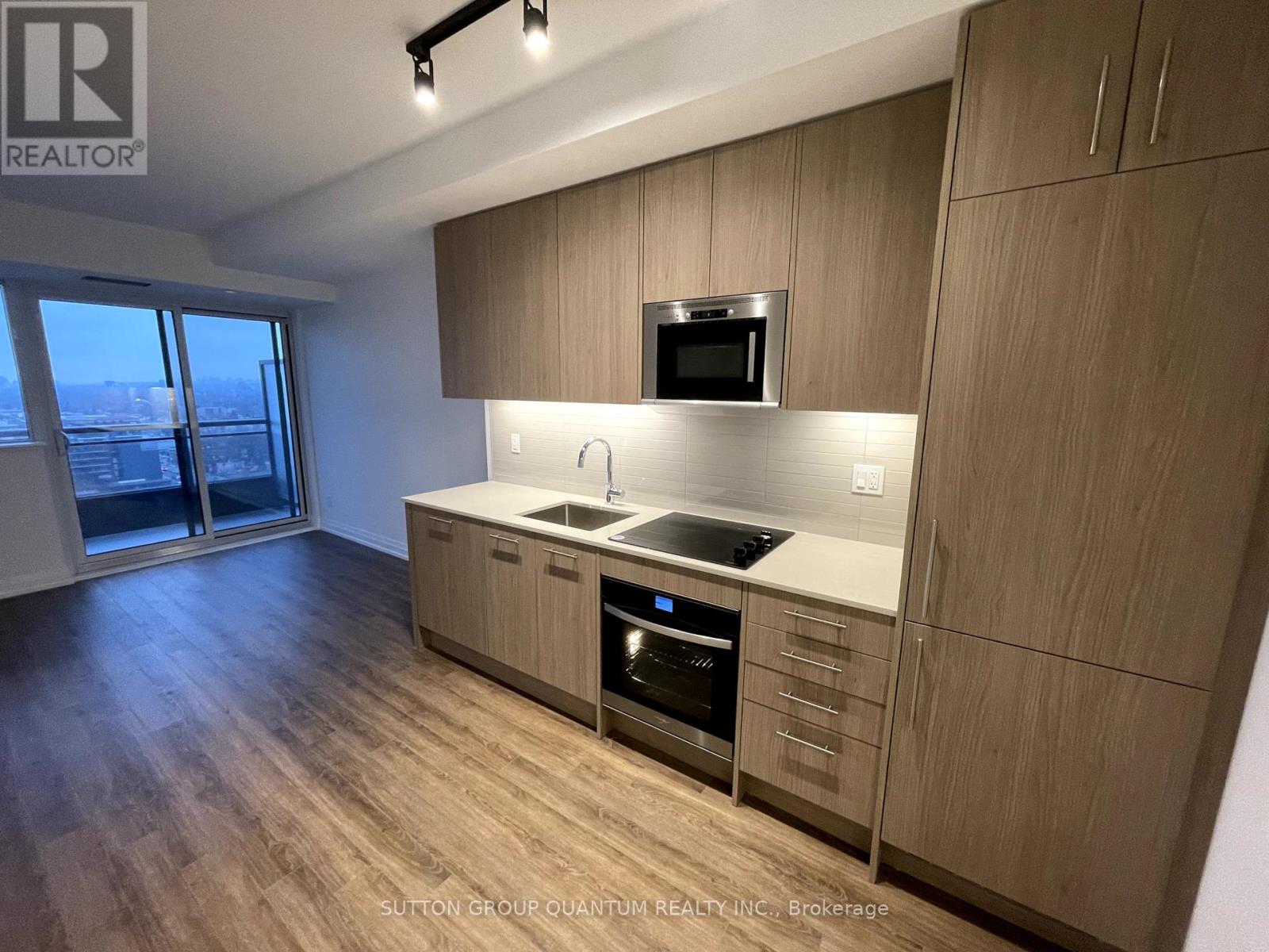 Photo 2 of 286 Main Street, Toronto ON