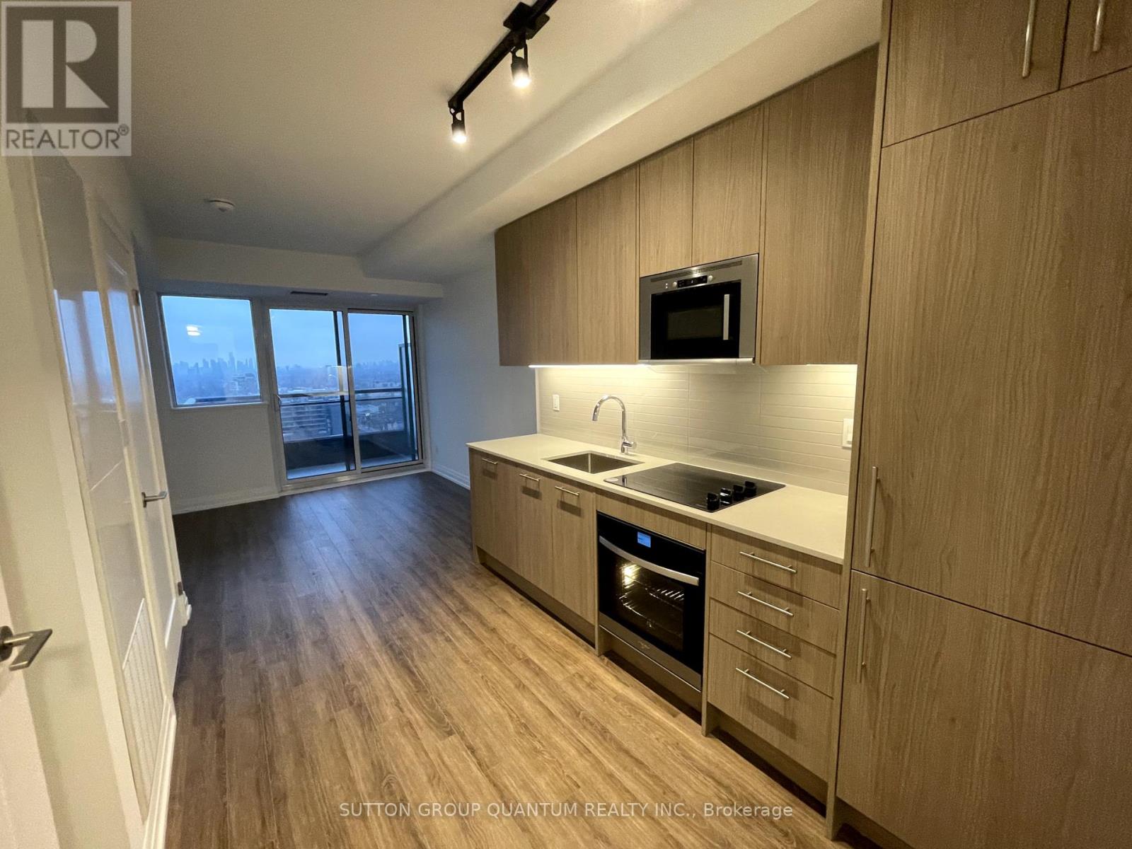 Photo 3 of 286 Main Street, Toronto ON
