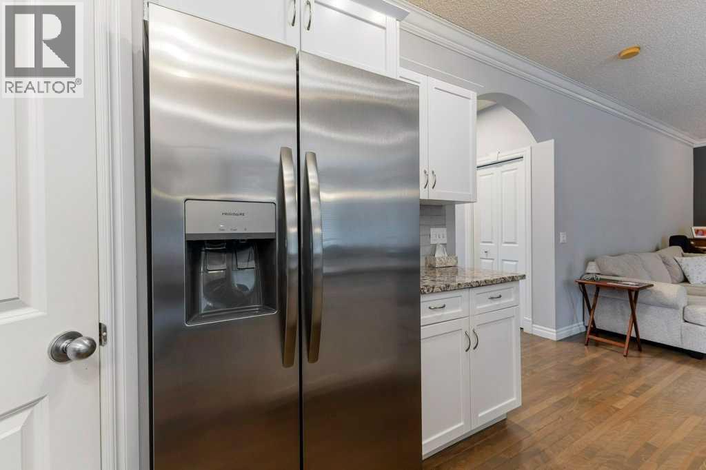 Photo 9 of 540 Panatella Court Nw, Calgary AB