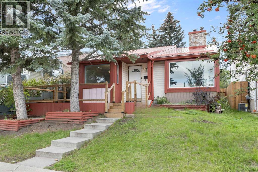 55 Strathcona Close, Calgary, Alberta