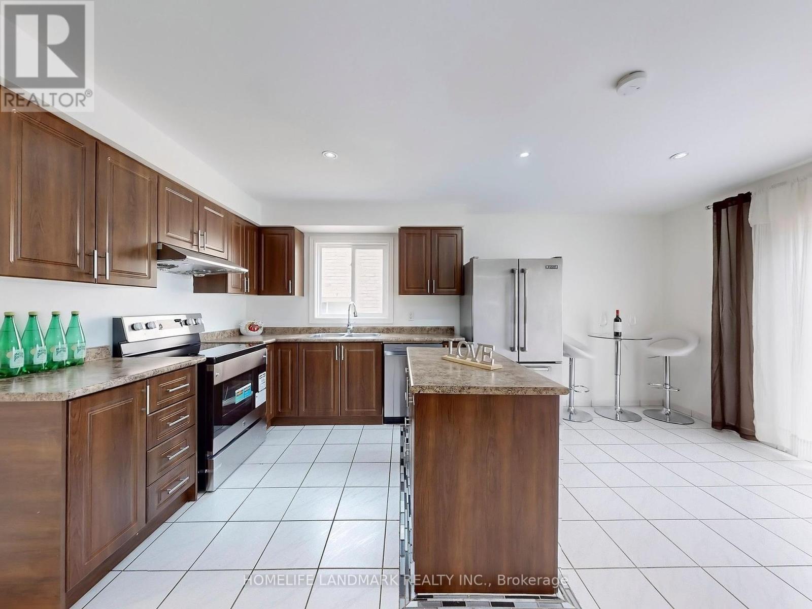 Photo 26 of 120 Ravenscroft Road, Ajax ON