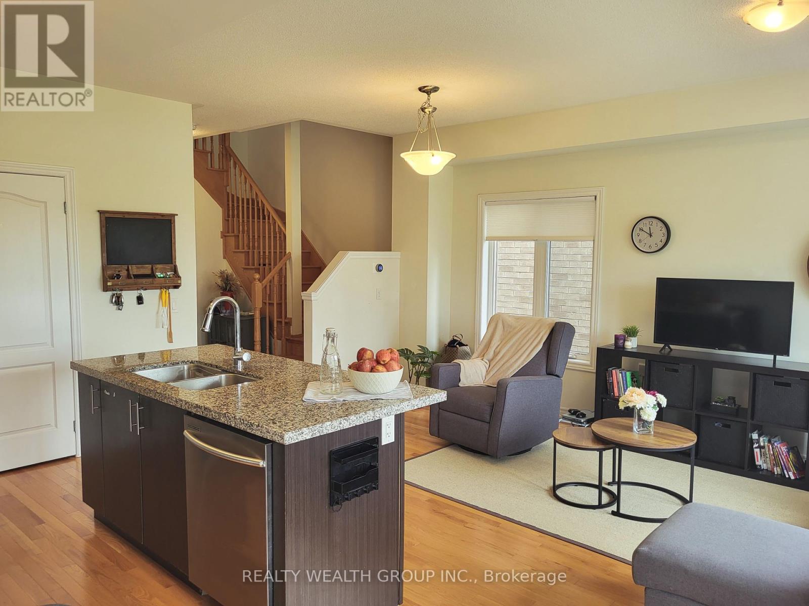 Photo 5 of 3060 Cascade Common, Oakville ON