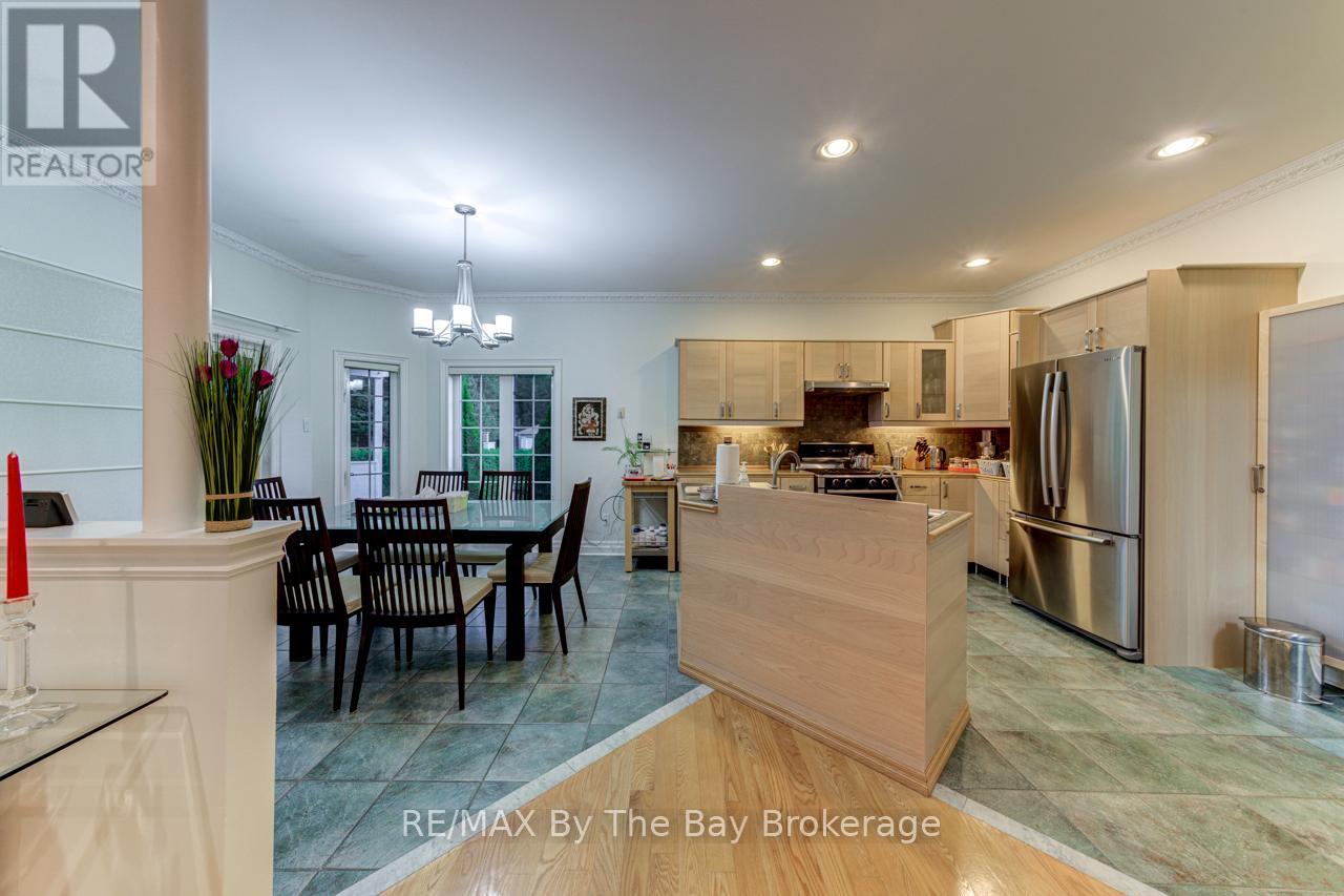 Photo 11 of 28 Bridlewood Crescent, Wasaga Beach ON